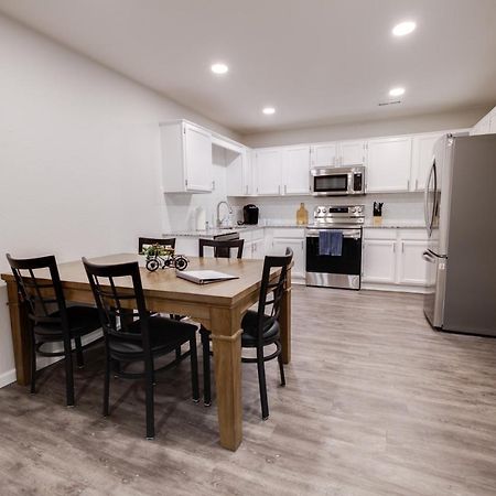 Trailside Townhouse - Close To Downtown & Bike Trails 벤톤빌 외부 사진