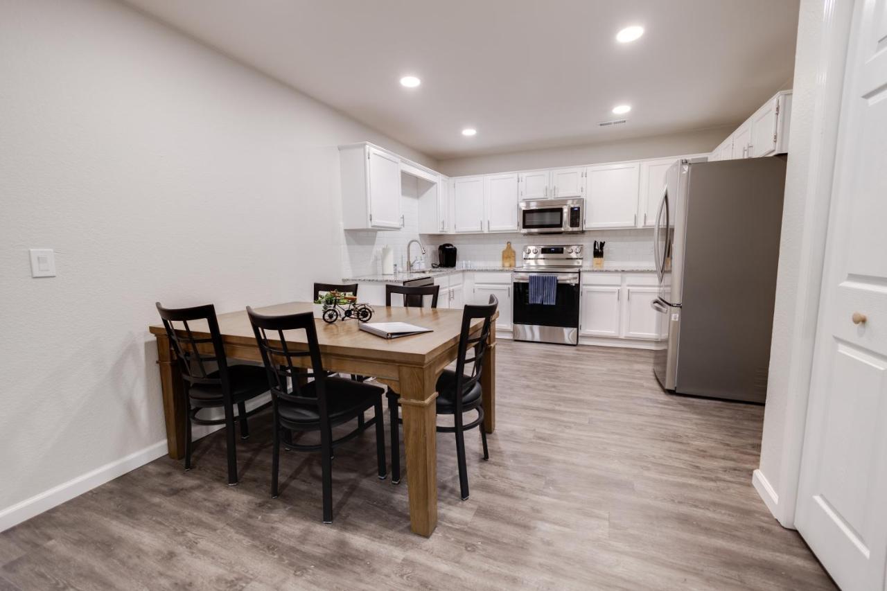 Trailside Townhouse - Close To Downtown & Bike Trails 벤톤빌 외부 사진